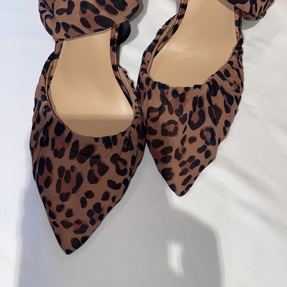 Dillards Woman’s 9.5 leopard Gianni Bini tie-up high heels. - Picture 5 of 8